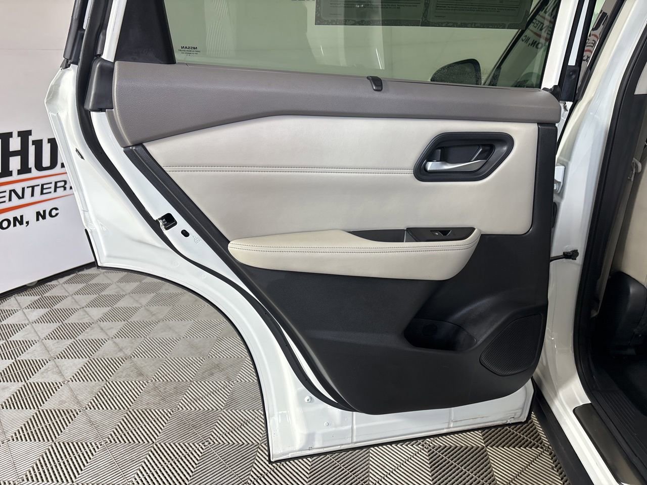 Used 2023 Nissan Rogue SL w/ SL Premium Package image 20