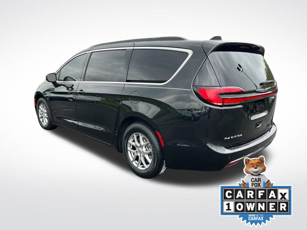 Used 2021 Chrysler Pacifica Touring image 6