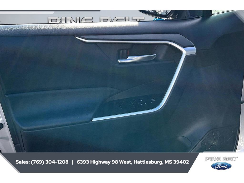 Used 2024 Toyota RAV4 XLE AWD/4WD image 17
