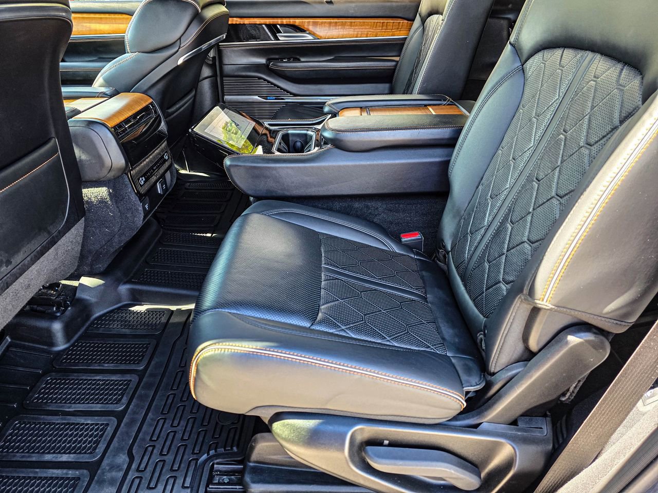 Used 2022 Jeep Grand Wagoneer Series III AWD/4WD image 35