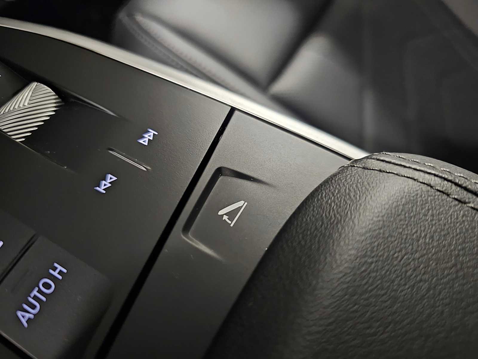 Used 2025 BMW X1 xDrive28i w/ Technology Package image 23