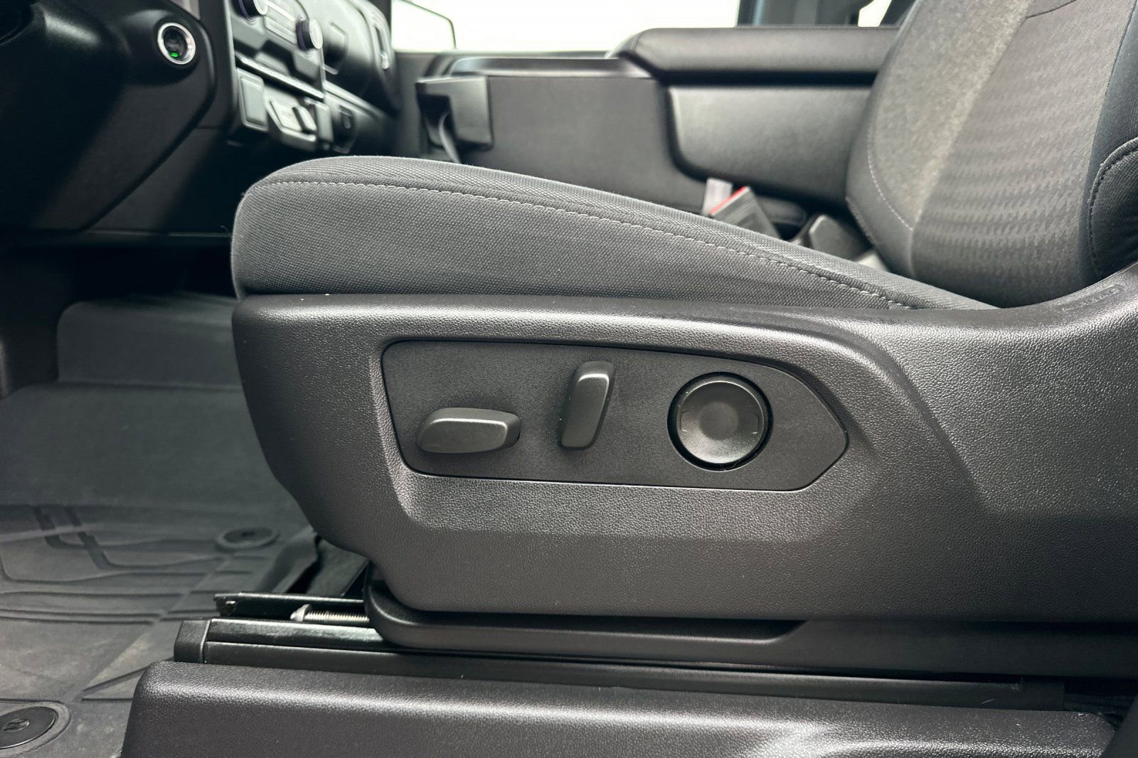 Used 2024 Chevrolet Silverado 1500 Custom image 13