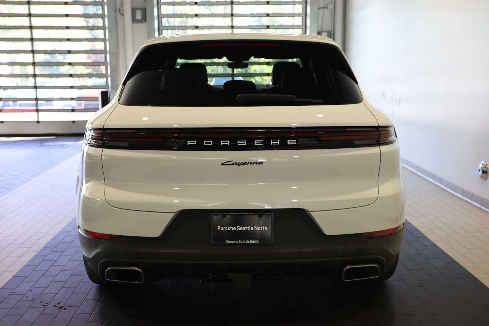 Used 2025 Porsche Cayenne AWD/4WD image 6