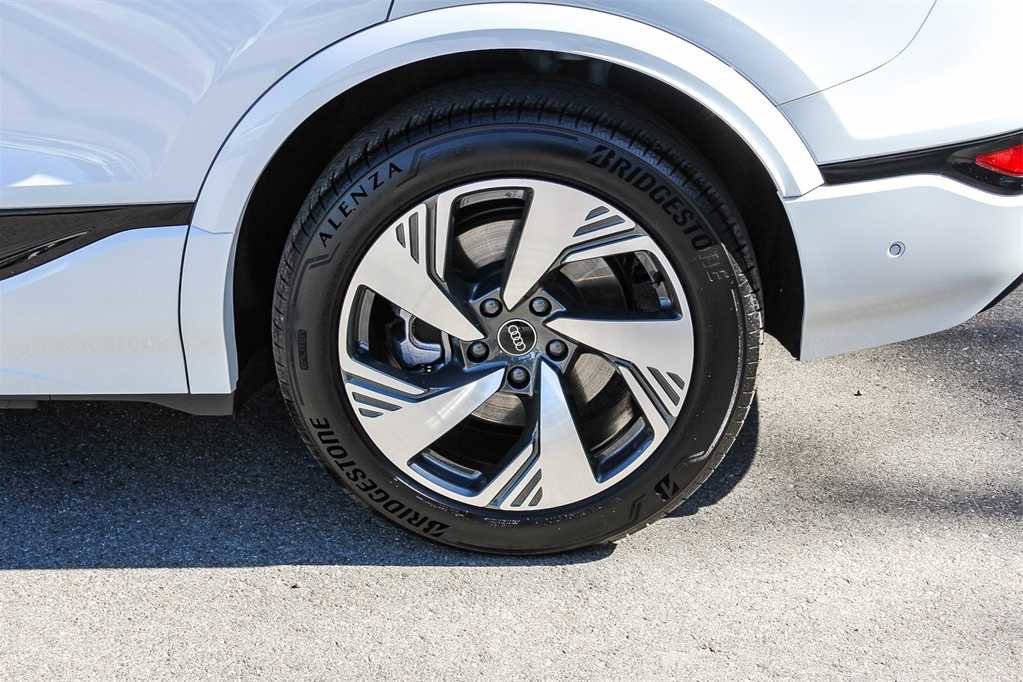 Used 2025 Audi Q6 e-tron Premium Plus image 10
