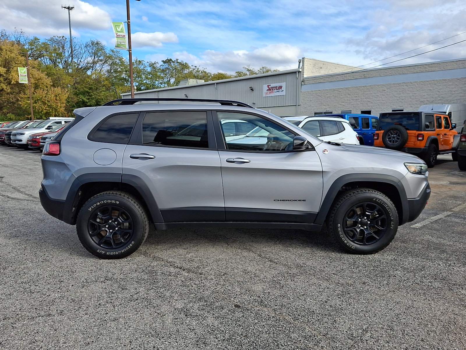 Certified 2022 Jeep Cherokee Trailhawk w/ Premium Leather Package image 9