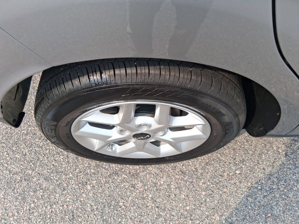 Used 2025 Kia Soul S FWD image 19