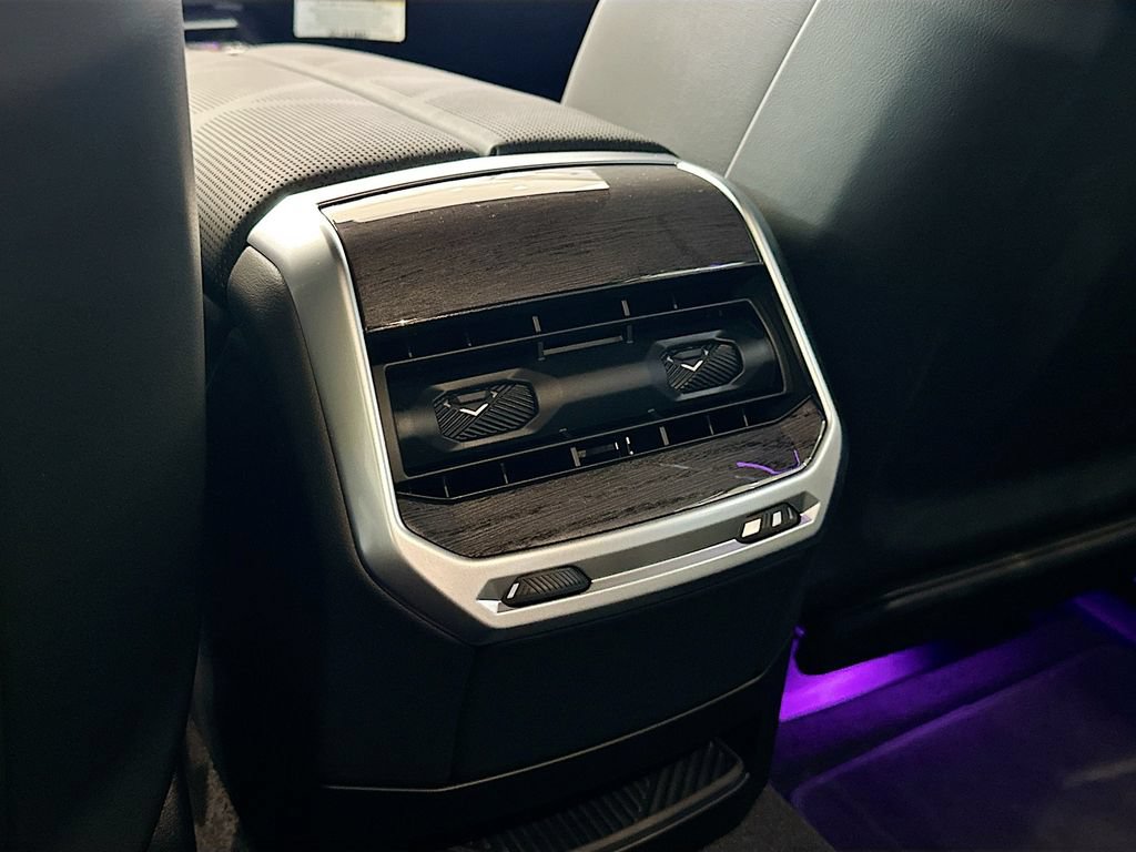 New 2026 BMW i7 M70 AWD/4WD image 25
