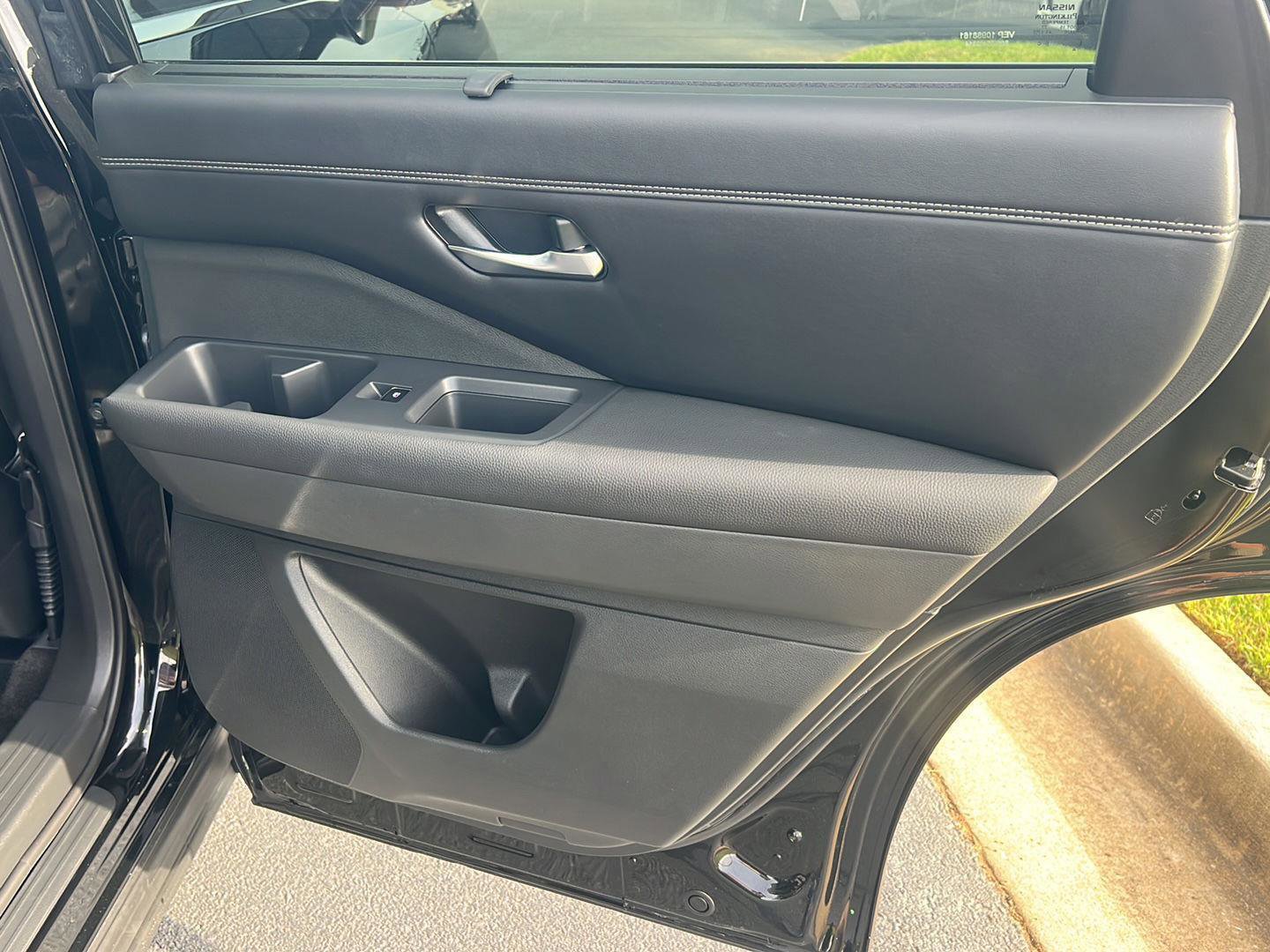 Used 2023 Nissan Pathfinder Platinum image 16