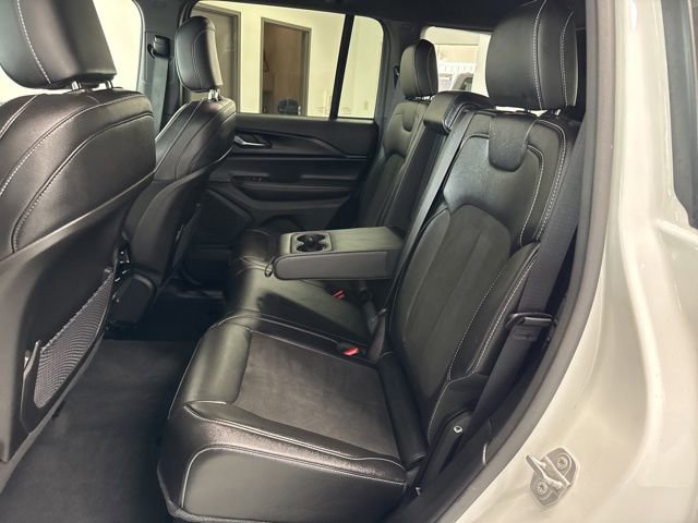Used 2023 Jeep Grand Cherokee Altitude AWD/4WD image 20
