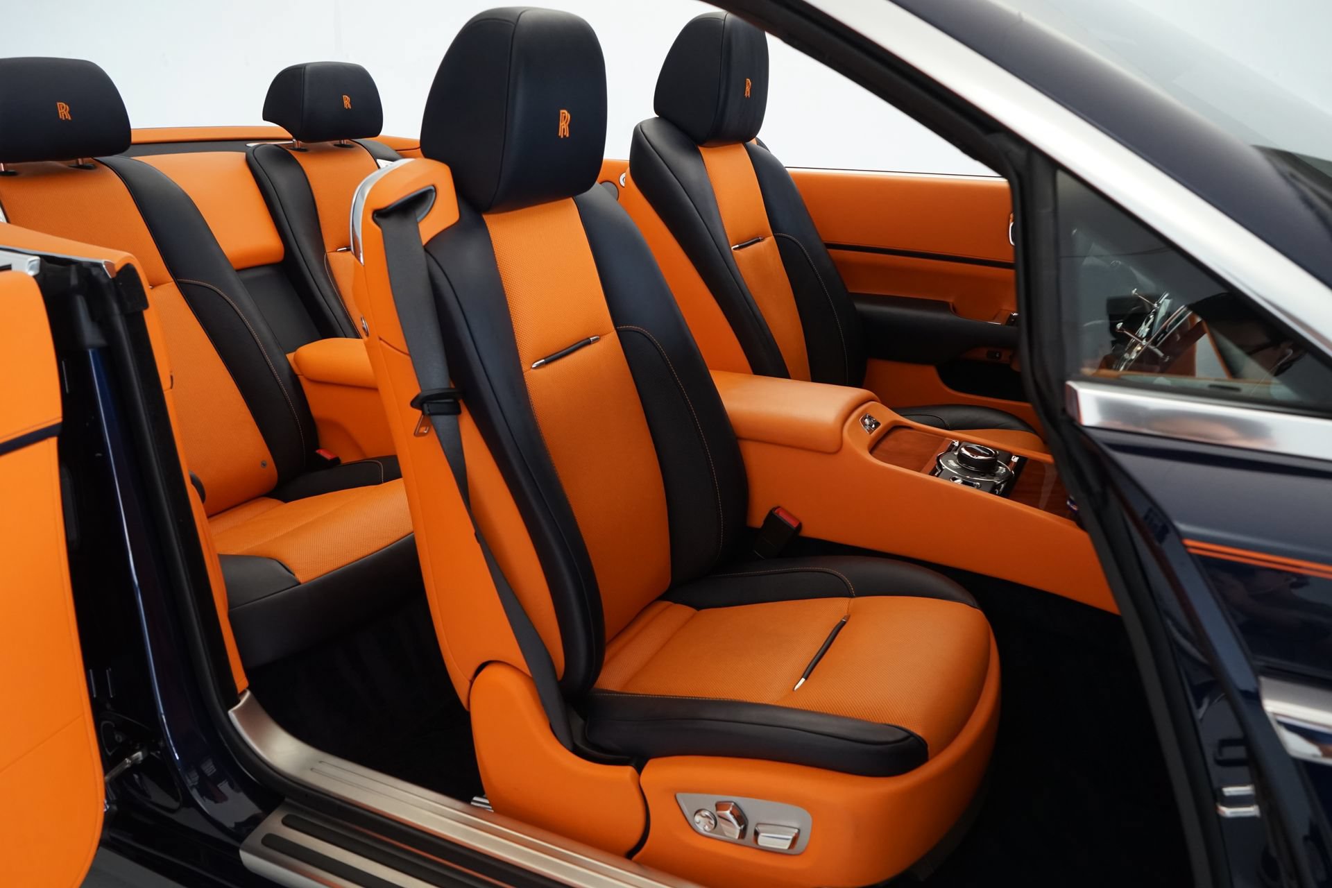 Used 2018 Rolls-Royce Dawn RWD image 11