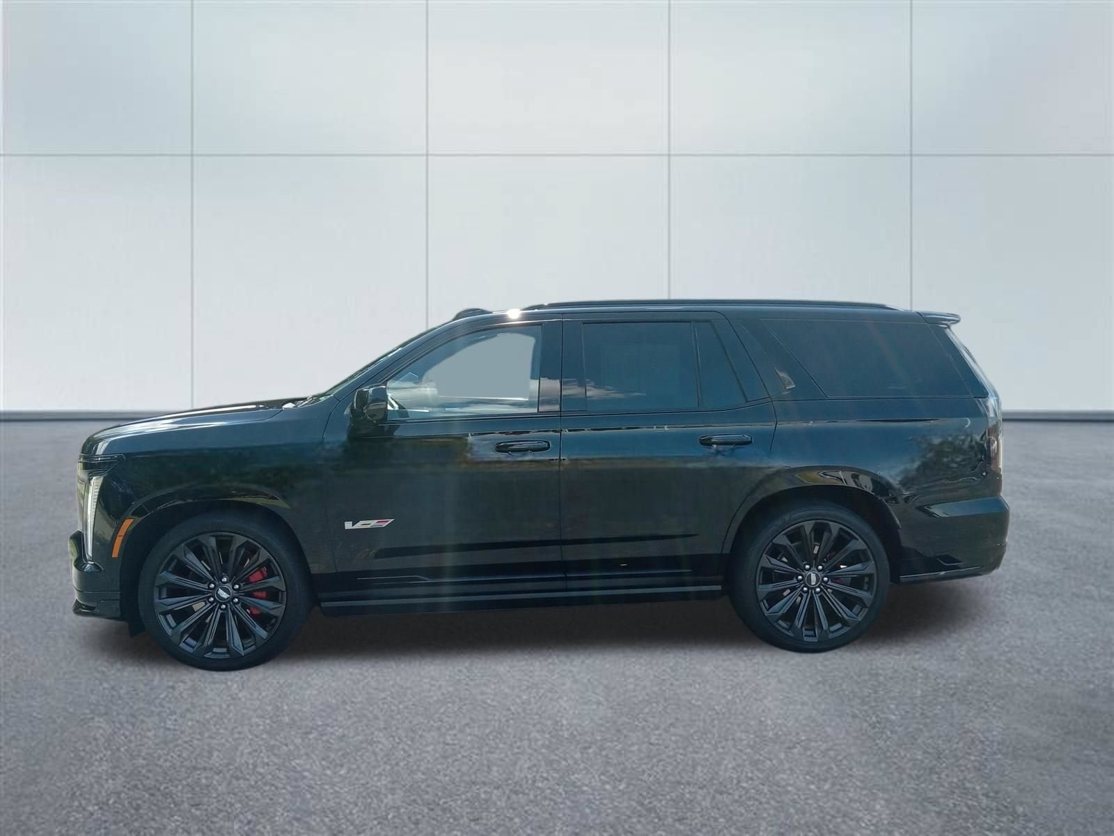 Used 2025 Cadillac Escalade V AWD/4WD image 2