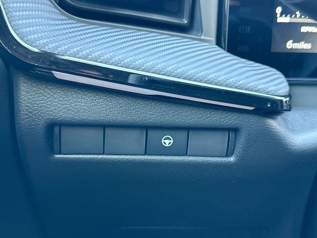 Certified 2025 Nissan Kicks SR image 18