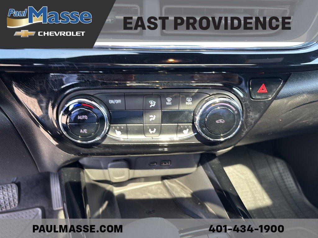 Used 2025 Chevrolet Trax RS w/ Sunroof Package FWD image 14