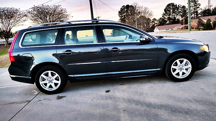 Used 2010 Volvo V70 image 11