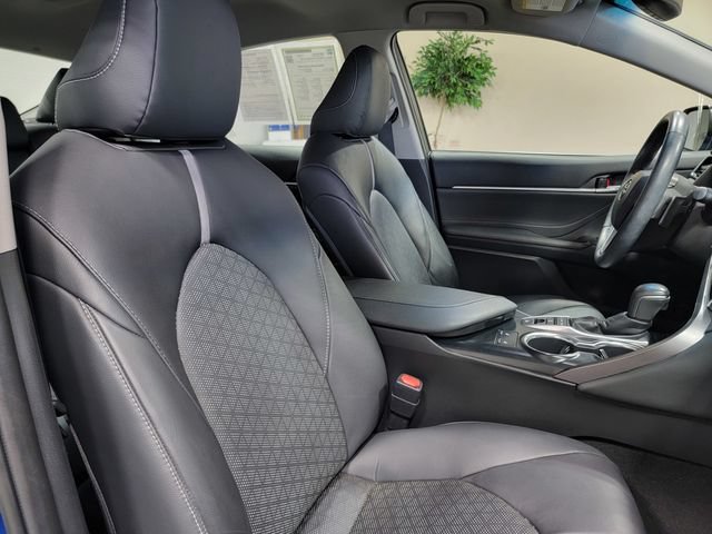 Used 2018 Toyota Camry XSE FWD image 16