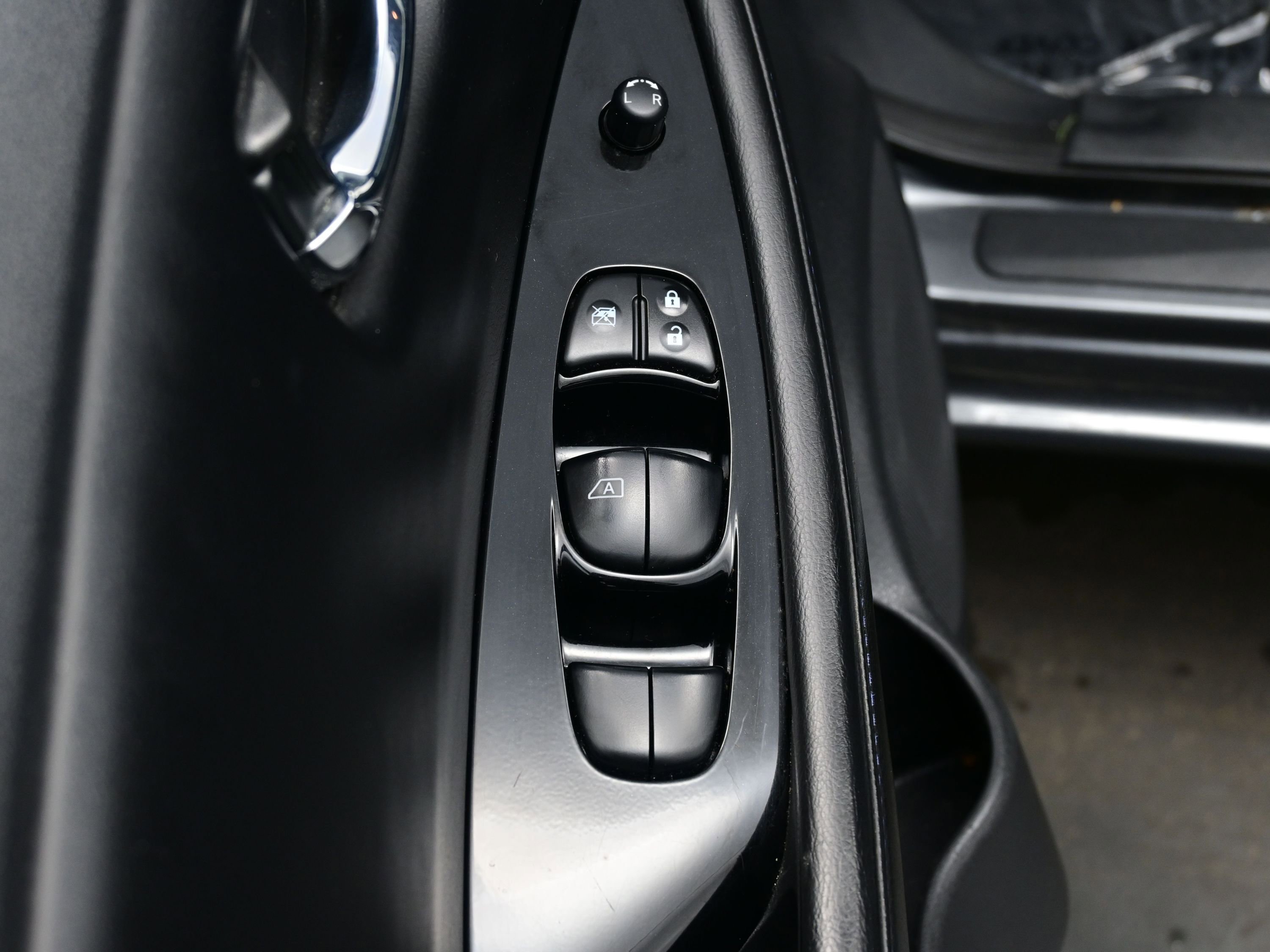 Used 2014 Nissan Leaf SL image 10