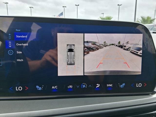 Used 2025 Chevrolet Traverse LT w/ Midnight/Sport Edition image 12