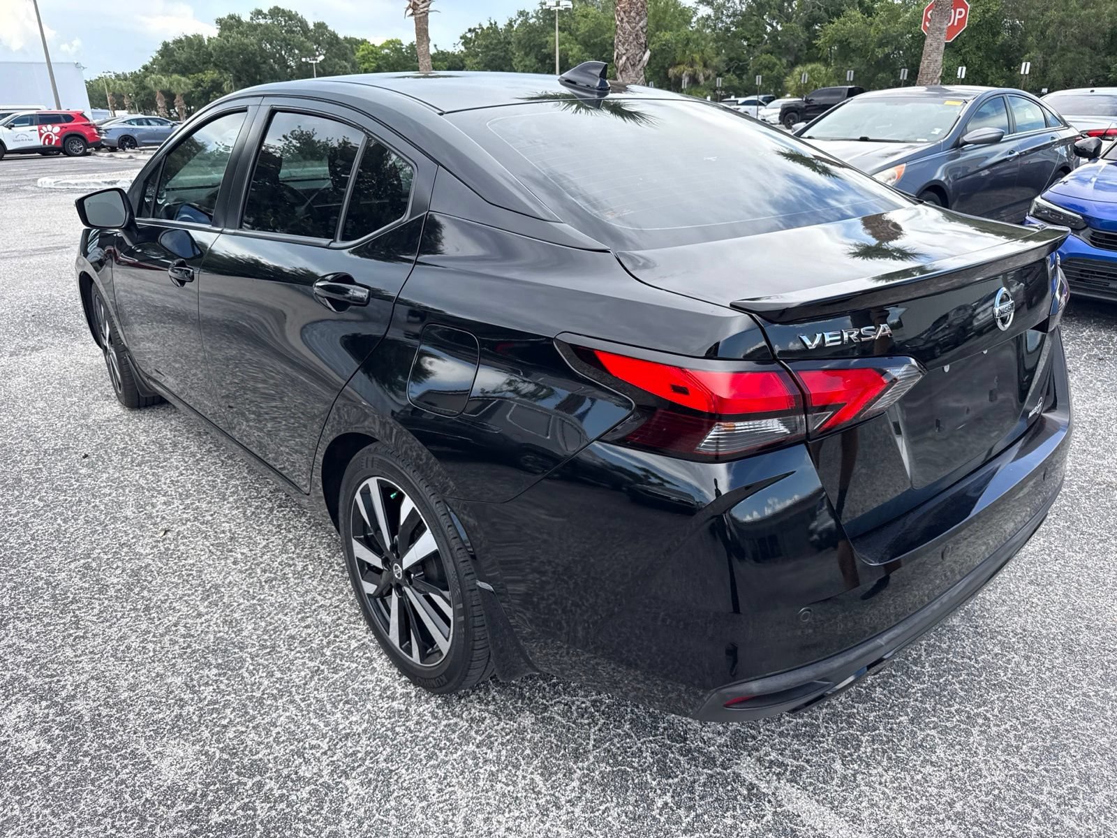 Used 2021 Nissan Versa SR w/ Electronics Package FWD image 4