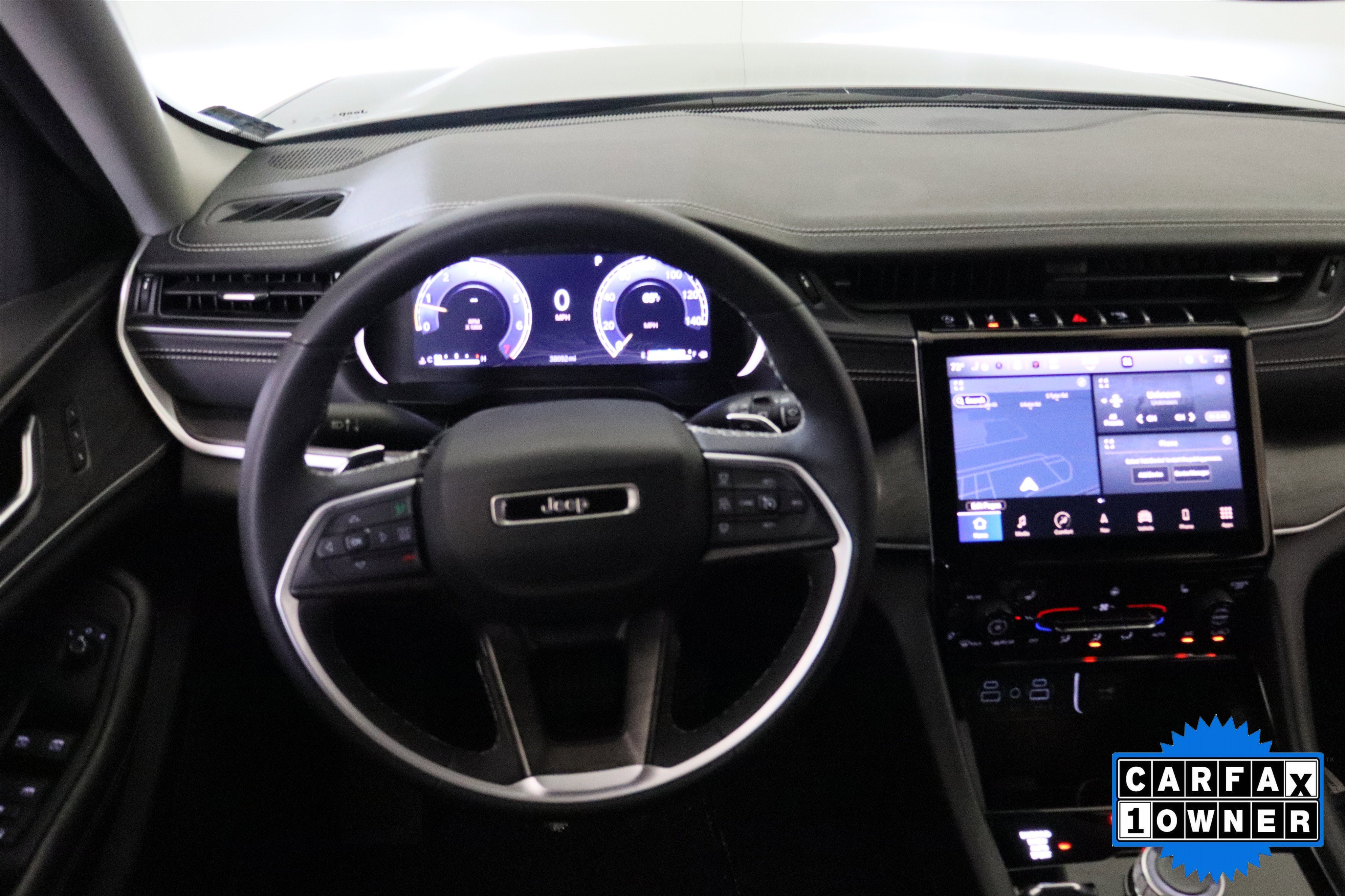 Used 2023 Jeep Grand Cherokee Limited w/ Black Appearance Package AWD/4WD image 17