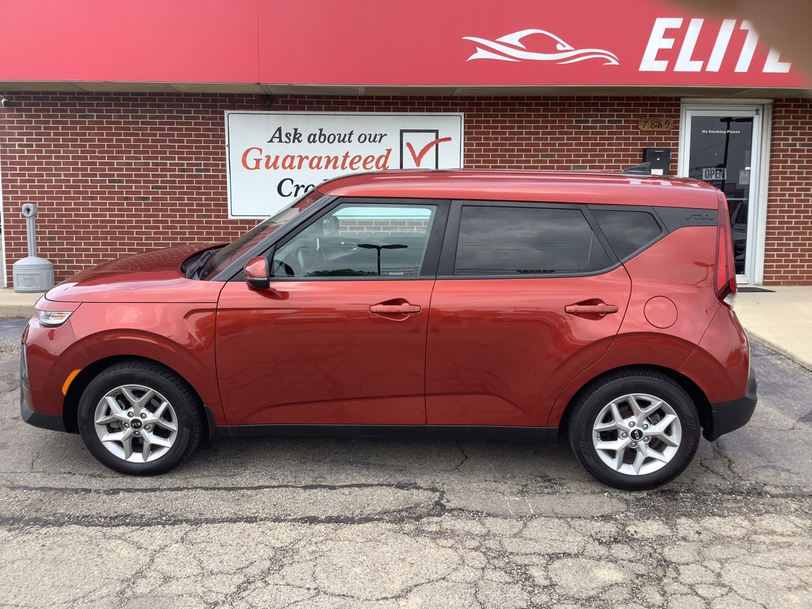 Used 2020 Kia Soul EX image 2