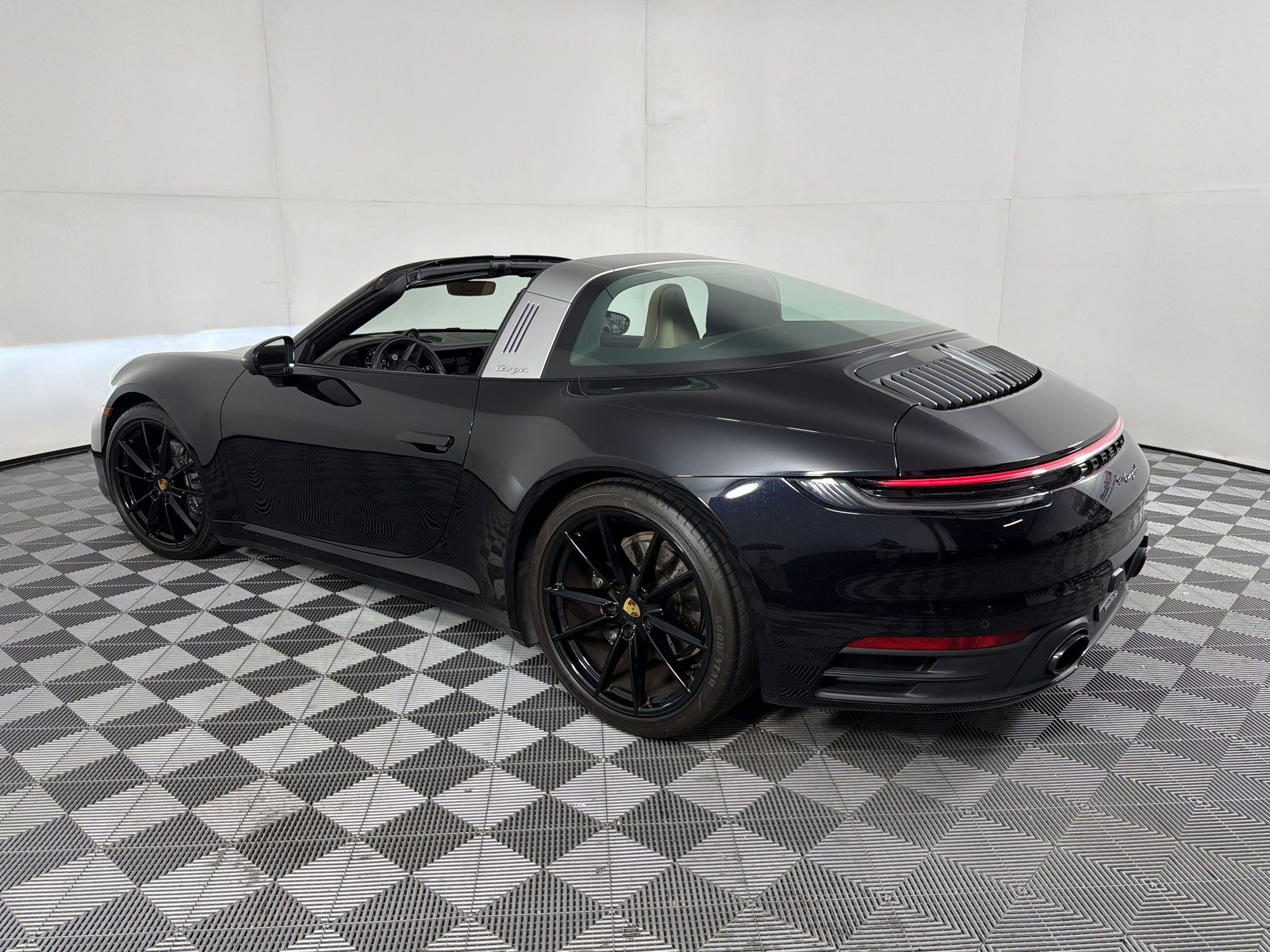 Certified 2024 Porsche 911 Targa 4 w/ Sport Package AWD/4WD image 3