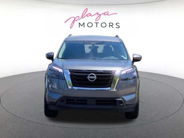 Used 2025 Nissan Pathfinder SV FWD image 4