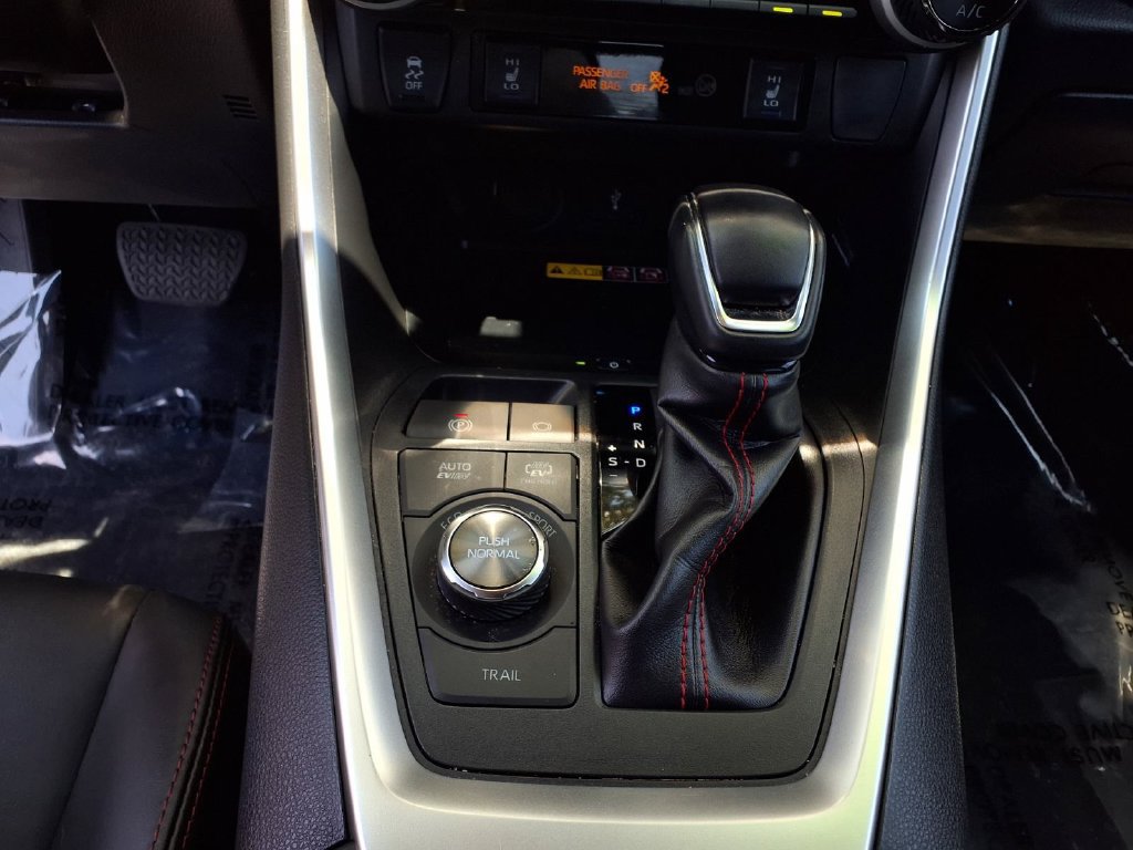 Certified 2022 Toyota RAV4 XSE w/ Weather Package AWD/4WD image 10