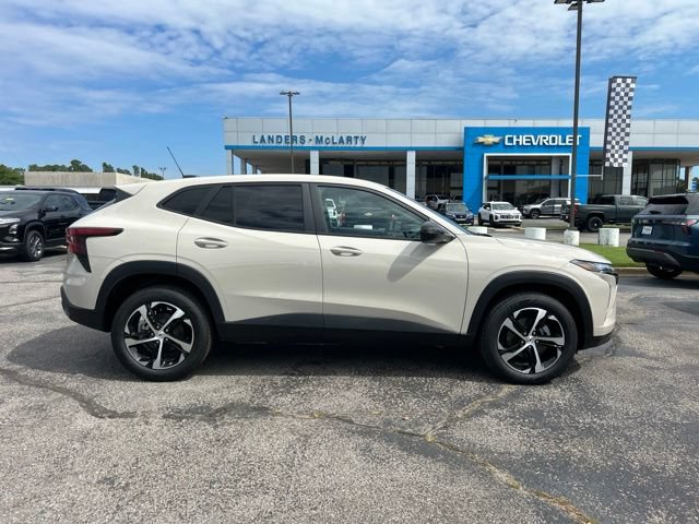New 2026 Chevrolet Trax RS w/ Sunroof Package FWD image 2