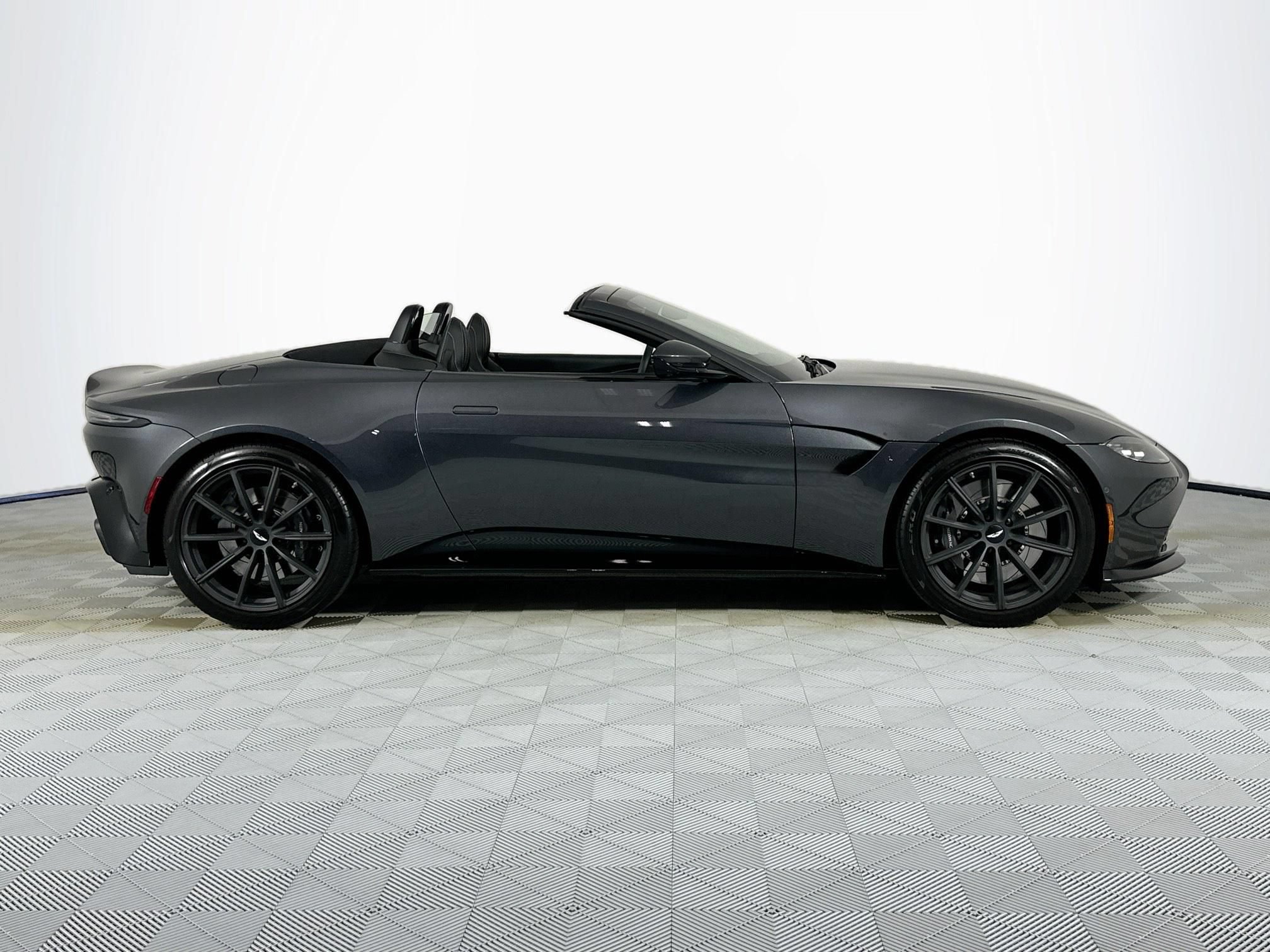 Used 2021 Aston Martin V8 Vantage Roadster RWD image 14