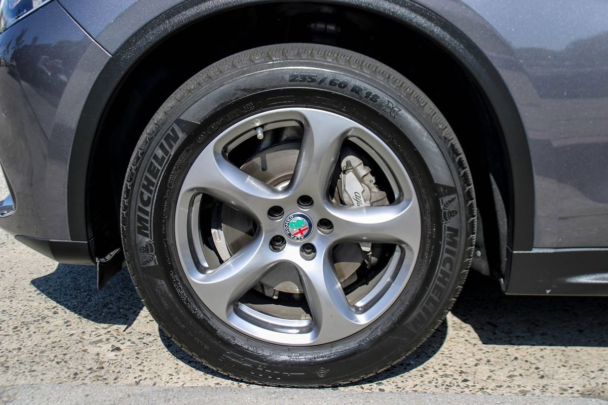 Used 2018 Alfa Romeo Stelvio AWD image 36