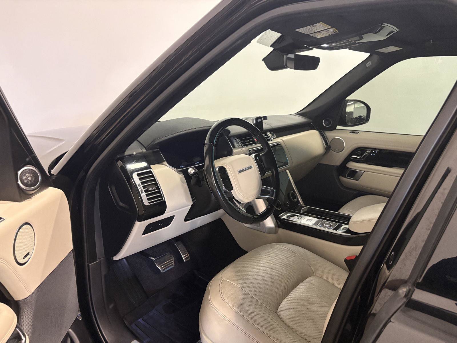 Used 2021 Land Rover Range Rover P525 Westminster Edition LWB AWD/4WD image 18