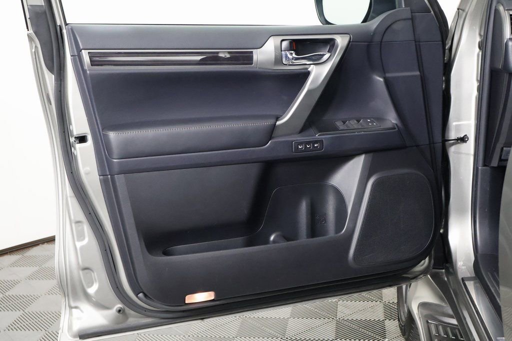 Used 2023 Lexus GX 460 Luxury w/ Off Road Package image 13