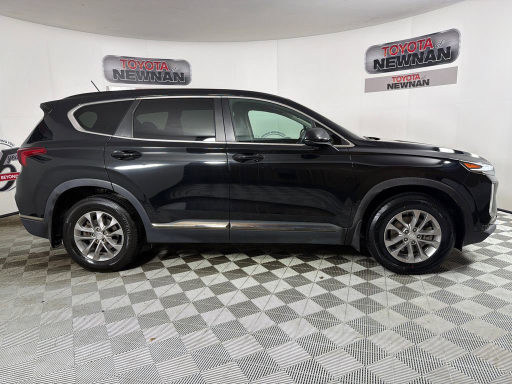Used 2019 Hyundai Santa Fe SE FWD image 2