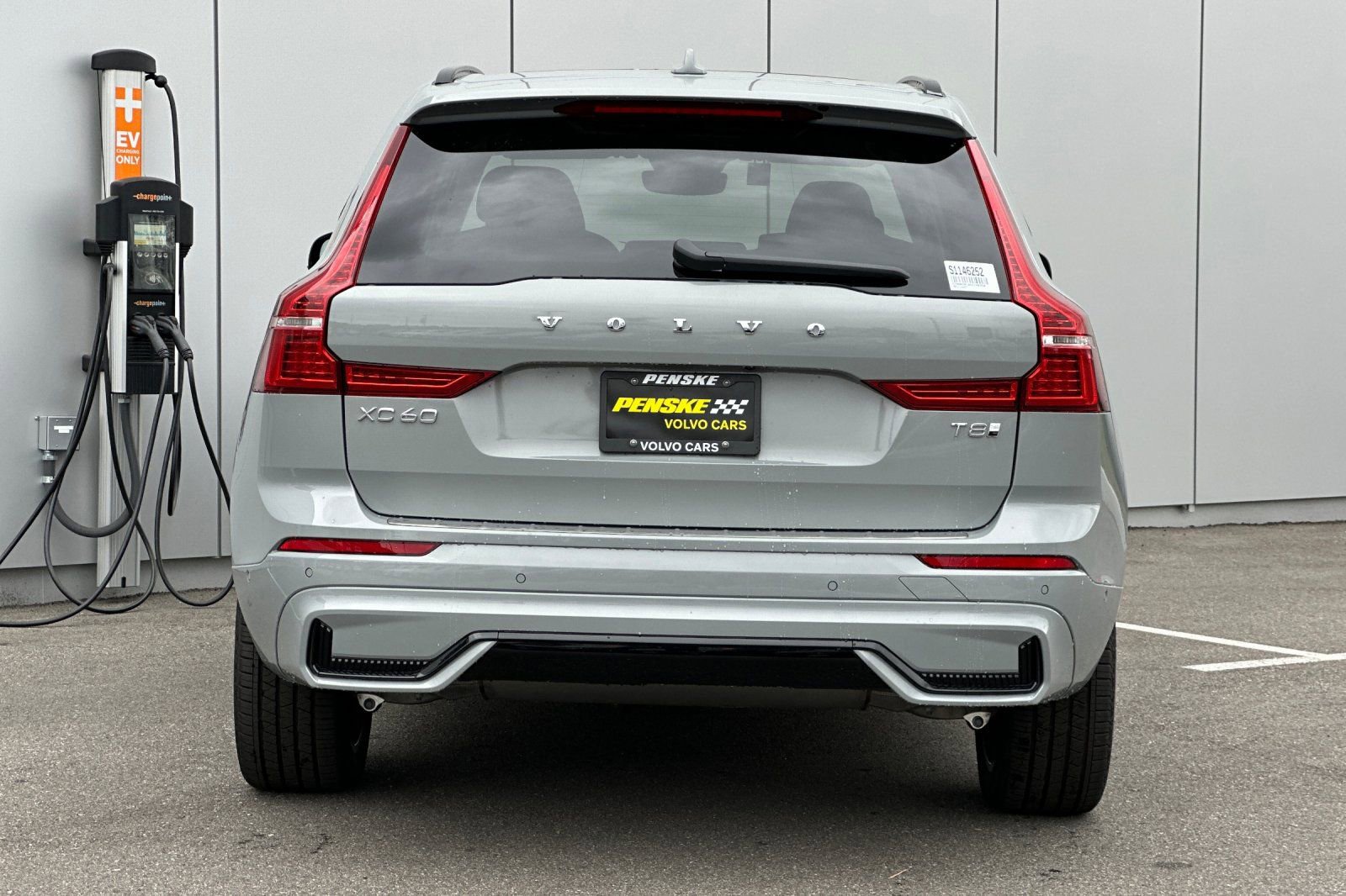 New 2025 Volvo XC60 T8 Plus w/ Protection Package Premier AWD/4WD image 4