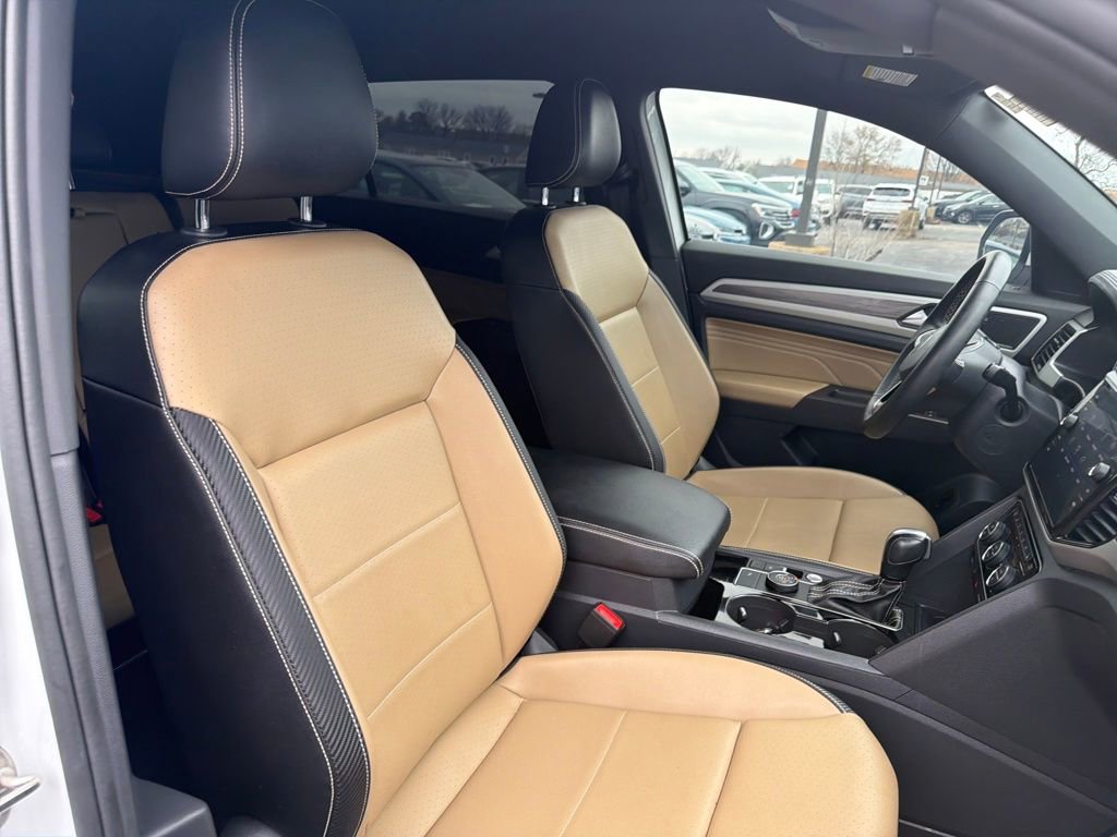 Used 2022 Volkswagen Atlas Cross Sport SE w/ Black Wheel Package image 40