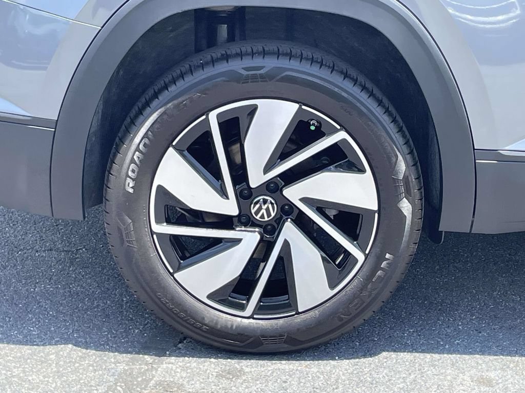 Used 2025 Volkswagen Atlas SE FWD image 13