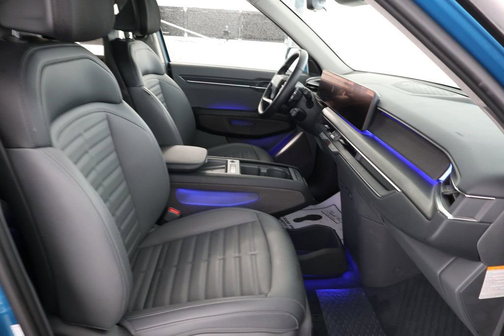 Used 2024 Kia EV9 Land image 25