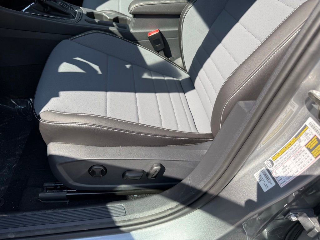 New 2026 Volkswagen Jetta SE FWD image 18