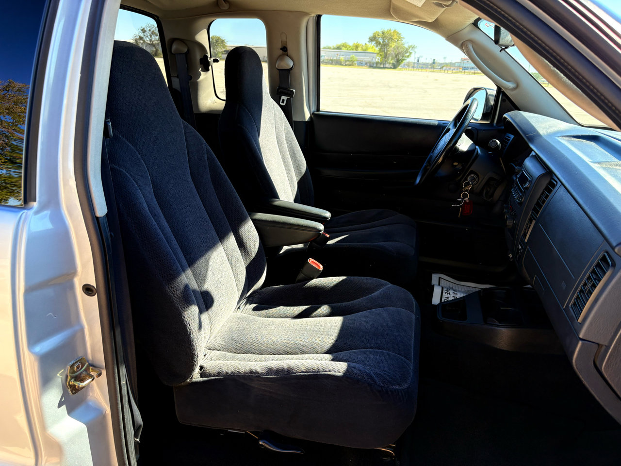 Used 2004 Dodge Dakota 2WD Club Cab w/ Tire & Handling Group image 27