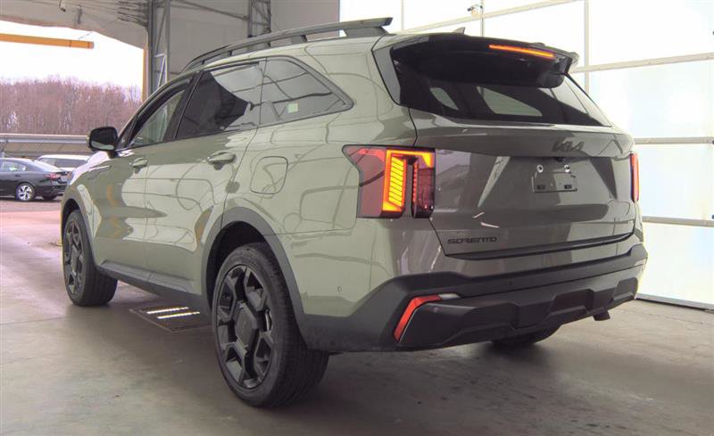 Used 2025 Kia Sorento SX image 10