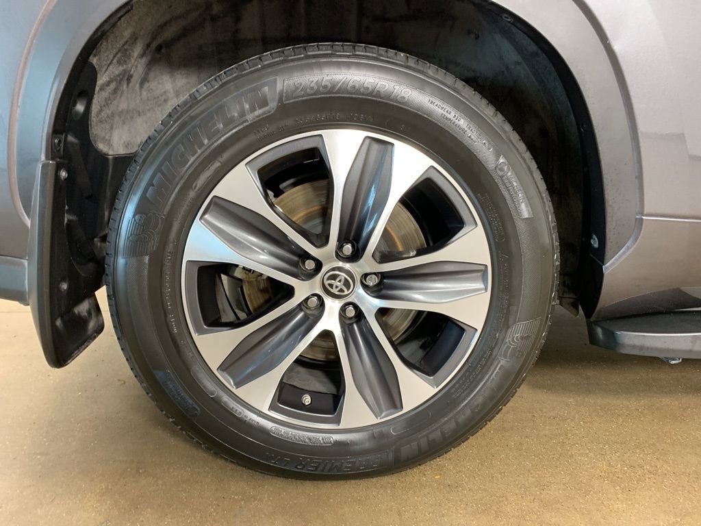 Used 2022 Toyota Highlander XLE FWD image 42