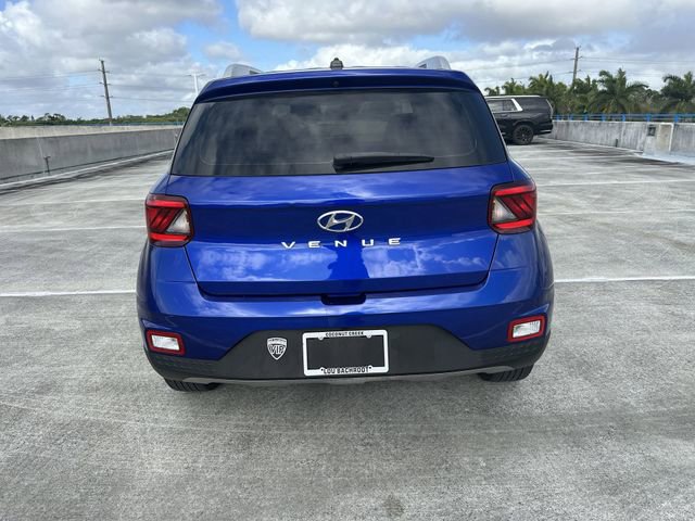 Used 2023 Hyundai Venue SEL FWD image 16