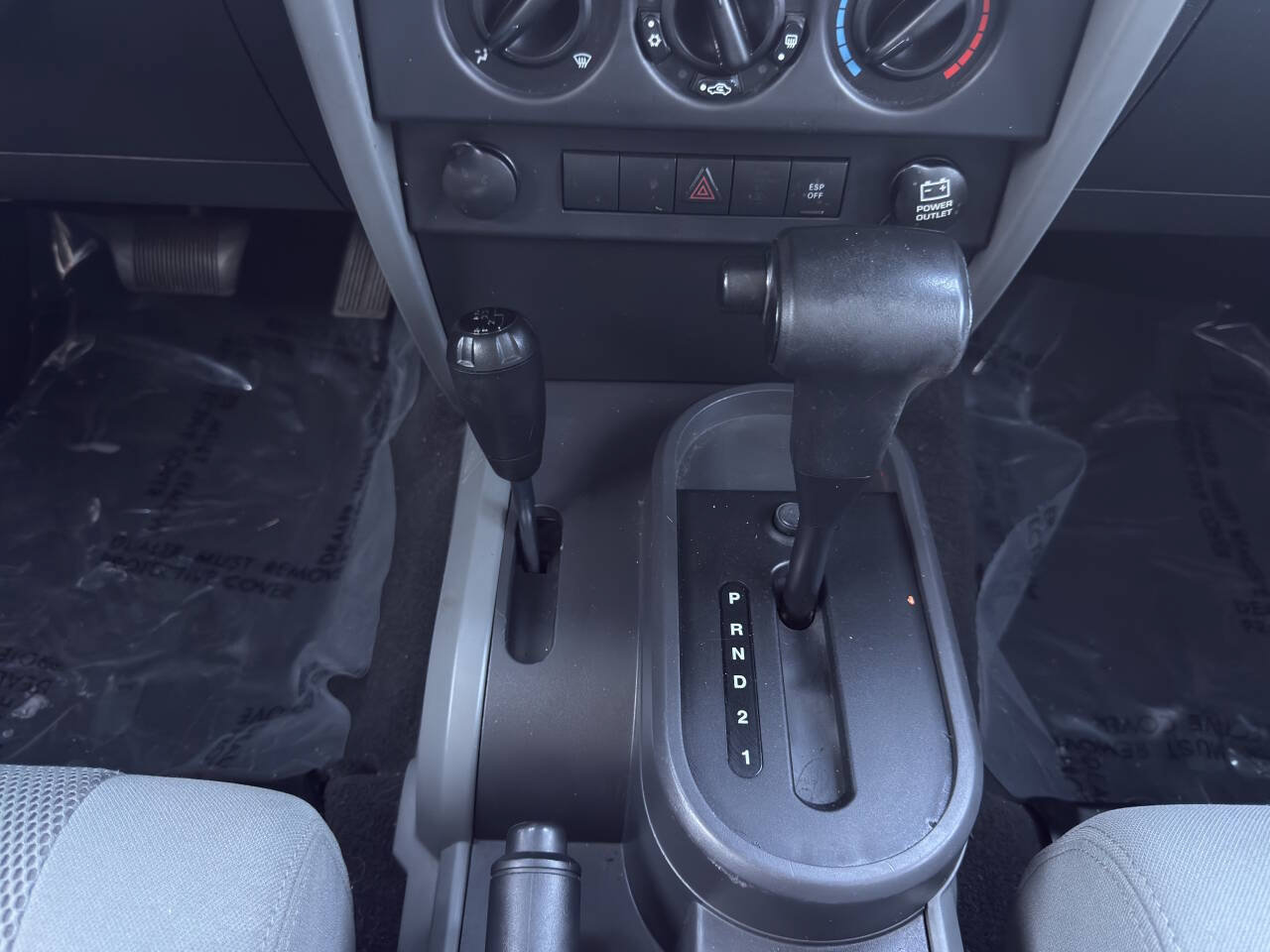 Used 2007 Jeep Wrangler Sahara w/ Dual Top Group AWD/4WD image 18