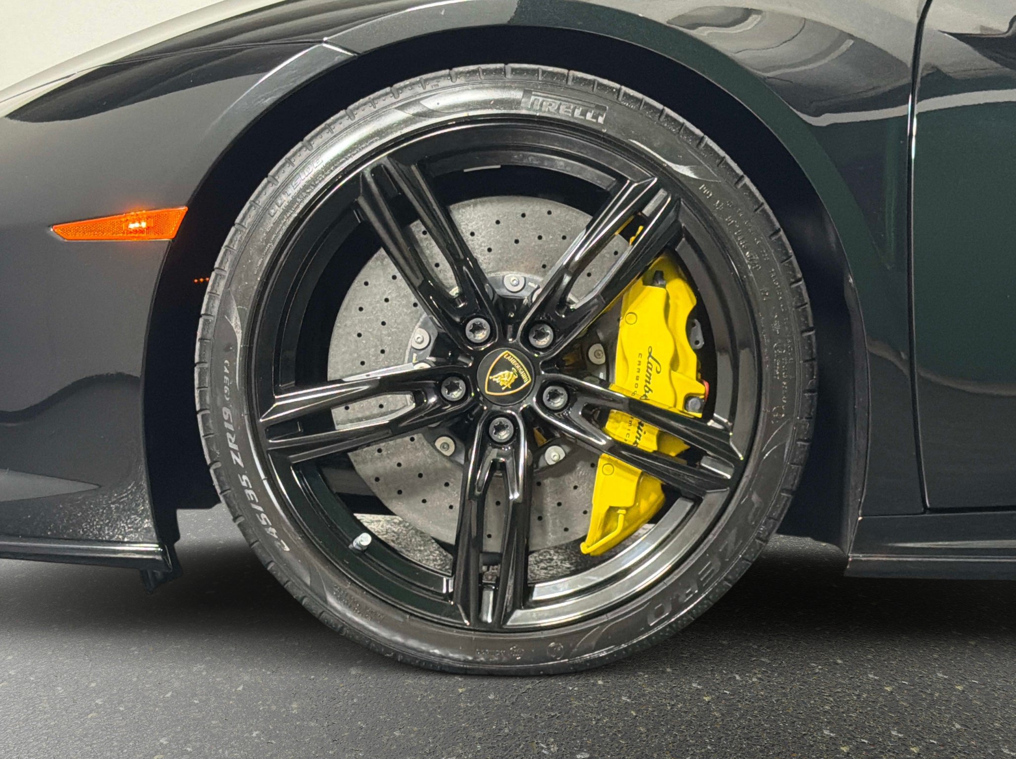 Used 2023 Lamborghini Huracan EVO RWD image 16