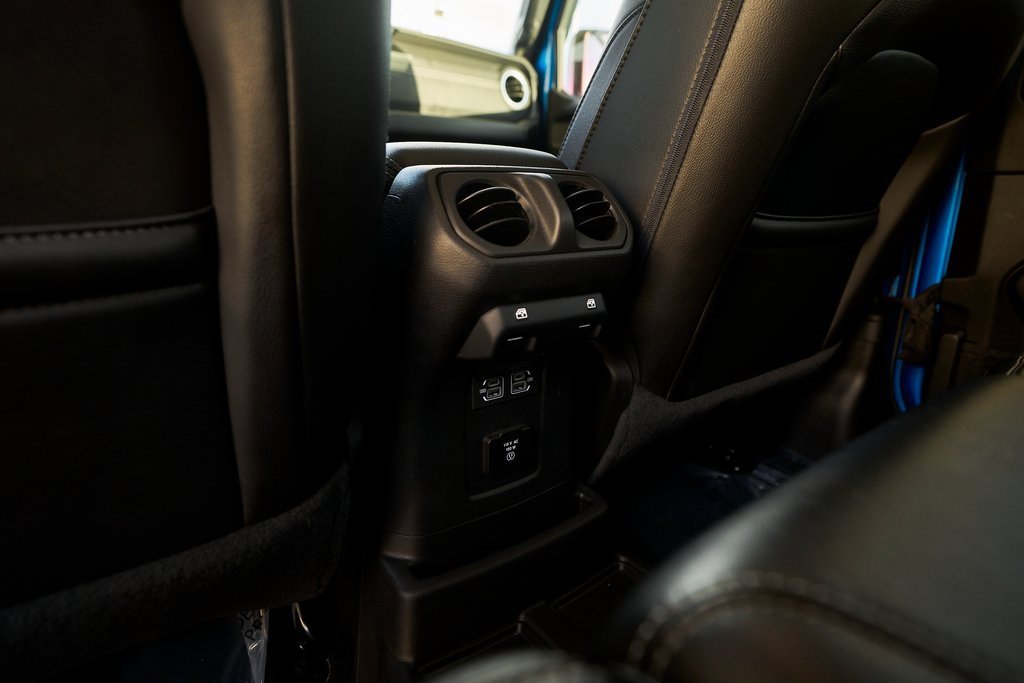 Used 2022 Jeep Wrangler Unlimited Sahara image 32