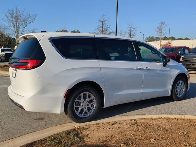 New 2025 Chrysler Pacifica Select image 4
