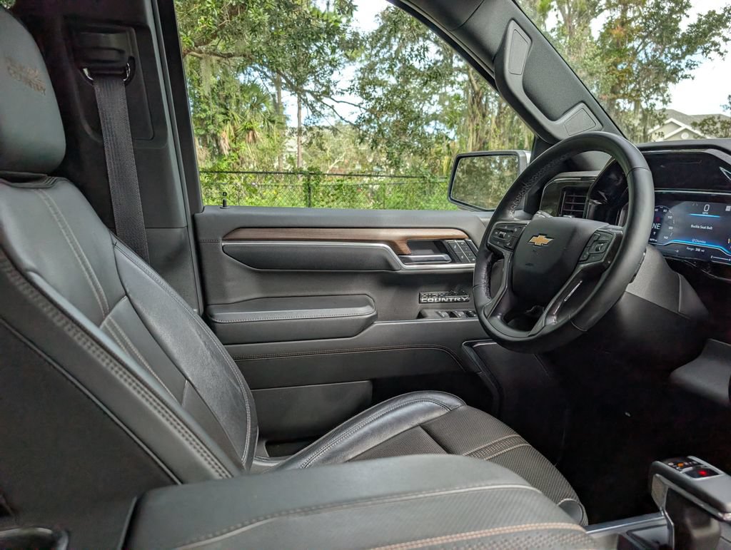 Used 2025 Chevrolet Silverado 1500 High Country AWD/4WD image 19