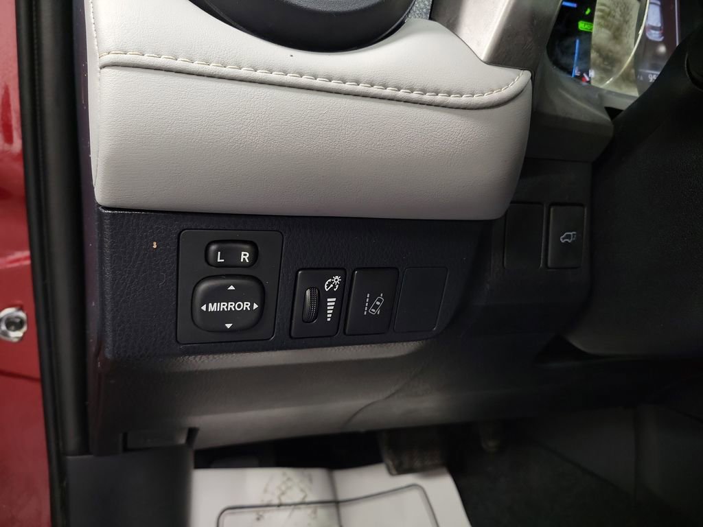Used 2018 Toyota RAV4 Limited image 21