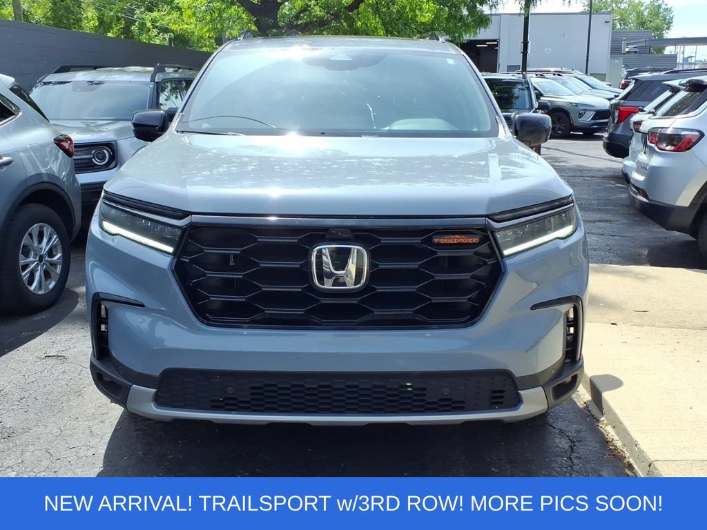 Used 2025 Honda Pilot TrailSport image 7
