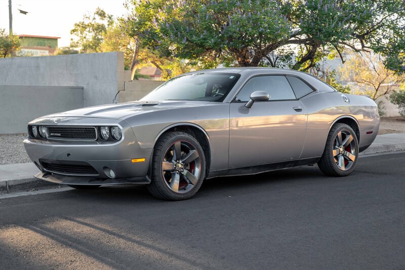 Used 2013 Dodge Challenger SXT RWD image 1